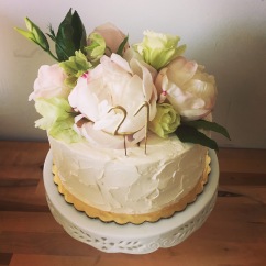 Rustic Buttercream Decorated Cake with Fresh Flowers